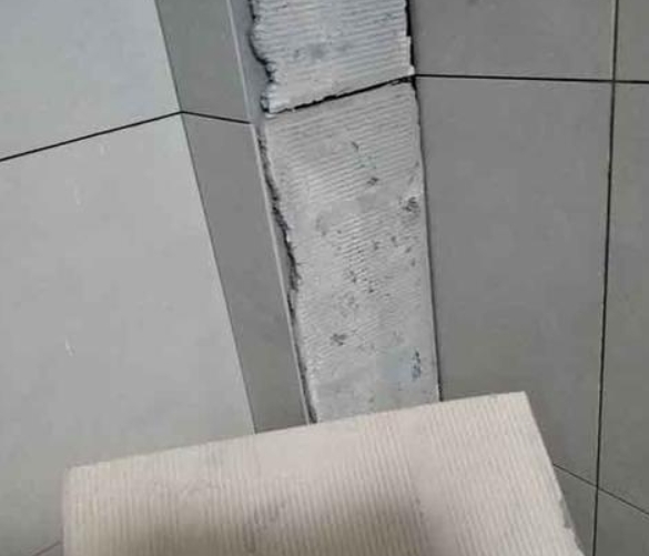 任丘瓷砖空鼓维修公司分享下厨房瓷砖脱落的补救措施。